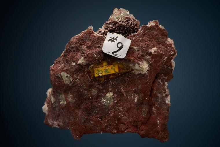 FLUORAPOPHYLLITE on ANALCIME